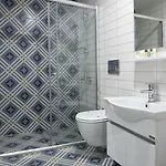 Luna Boutique Hotel 2*