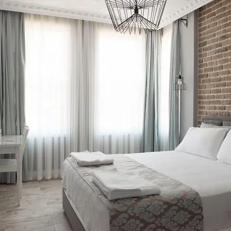 Luna Boutique Hotel 2*